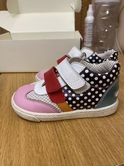 Кроссовки детские