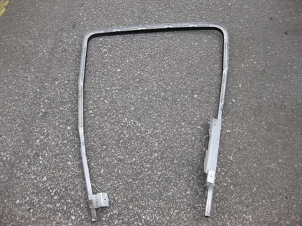 Металлический каркас под уплотнением двери левый S