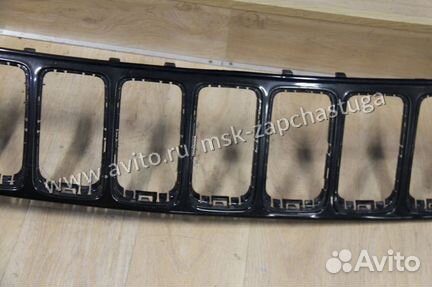 Решетка радиатора Jeep Grand Cherokee (WK2)