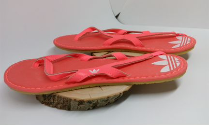 Сандалии adidas новые