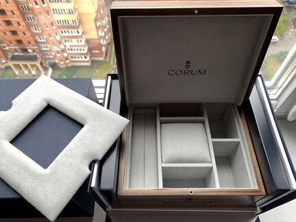 Большая оригинальная коробка Corum