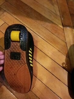 Кроссовки на роликах heelys