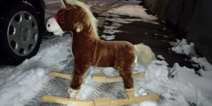 Лошадь качалка