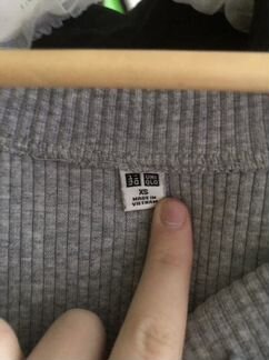 Плотная футболка uniqlo