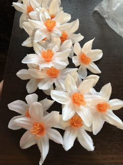 Цветы из пластика Лилии обменШоколад