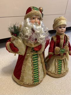 Фигурки Деда Мороза и Снегурочки