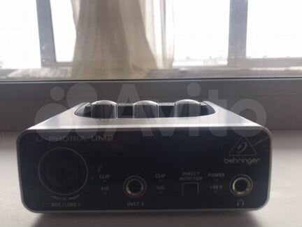 Звуковая карта behringer um2