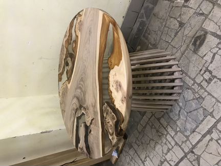 Стол из карагача с эпоксидкой