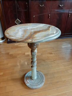 Столик из камня