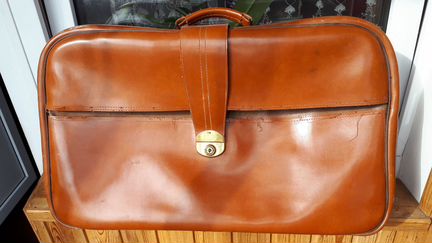 Чемодан из кожзама времён СССР