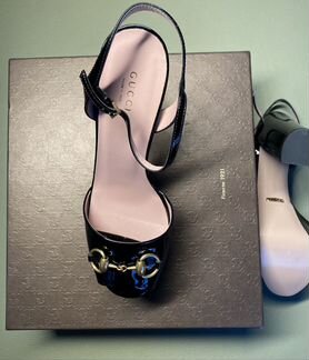 Женские лаковые босоножки Gucci