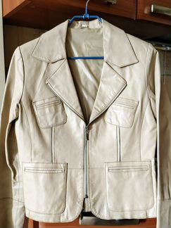 Женская бежевая кожаная куртка-пиджак