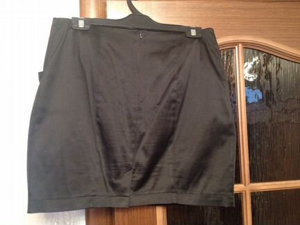 Юбка из плотного черного атласа