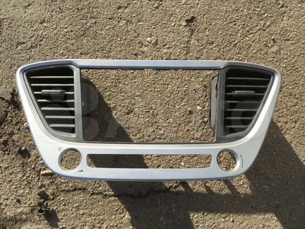 Рамка магнитолы Hyundai Solaris 2