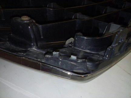 Решетка радиатора передняя верхняя Toyota Land