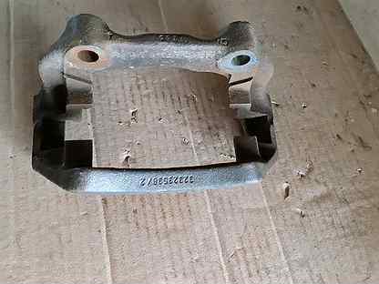 Суппорт передний ауди а4 б8. Фольксваген т5 скобы для передних суппортов. Passat b5 передний суппорт. Суппорт ауди а4 б5. Направляющие суппорта пассат б5.