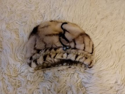 Норковая женская шапка бежево-коричневая б/у