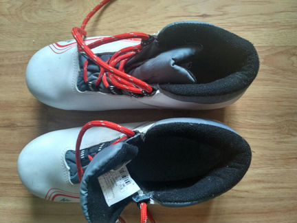 Лыжные ботинки женские на крепление NNN