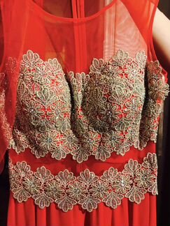 Вечернее платье с камушками