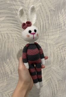 Зайчик амигуруми
