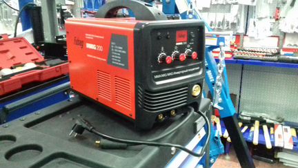 Сварочный полуавтоматический аппарат с горелкой