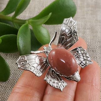 Брошь Бабочка Яшма Мукаит пыльная роза марсала