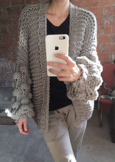 Стильный вязаный кардиган