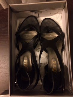 Босоножки кожаные