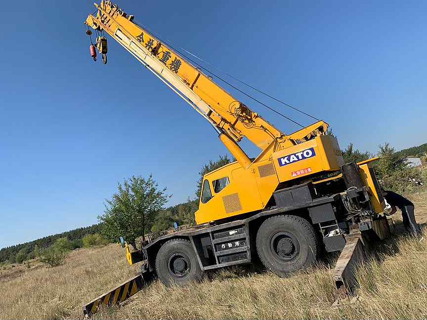 Аренда самоходного крана. Перевозка самоходного крана 90т. Komatsu кран 10 тонн. Liebherr ltc 1055-3. Аренда самоходного крана.