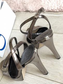 Босоножки Guess