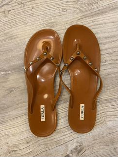 Шлепанцы / сланцы / Furla