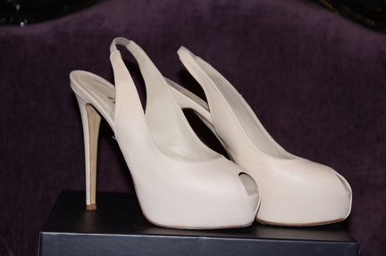 Бежевые босоножки Le Silla на шпильке и платформе