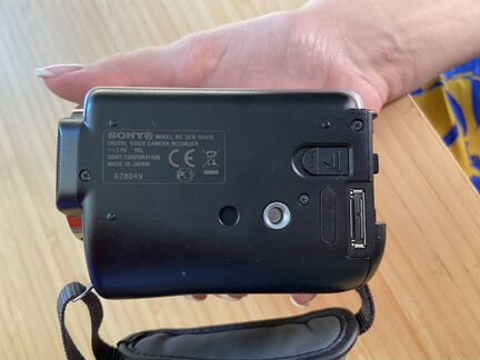 Видеокамера Sony DSR-SR42