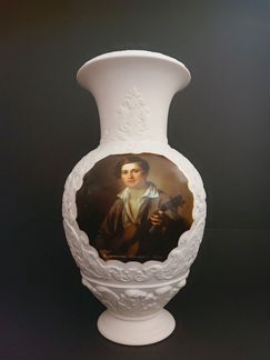 Ваза фарфоровая