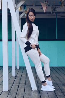 Трикотажный спортивный костюм